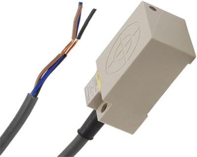Flat-shape inductive sensor in compact plastic housing Omron Omron inductive sensor